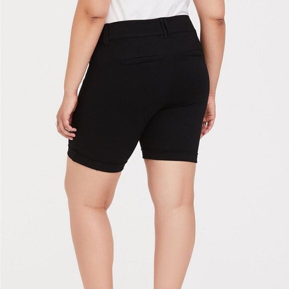 NWT TORRID | Cuffed Bermuda Short Studio Signature | Sz. 26 - Picture 3 of 8